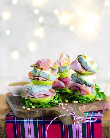 Тамбовский окорок с козьим сыром и яблоками фото к рецепту