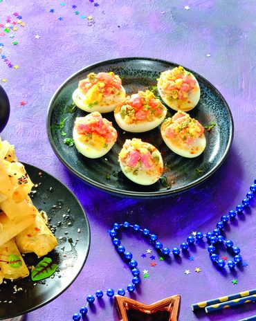 Фаршированные яйца с тунцом и&nbsp;каперсами фото к рецепту
