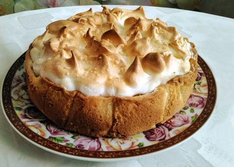 Песочный тарт с яблоками и меренговой шапочкой фото к рецепту