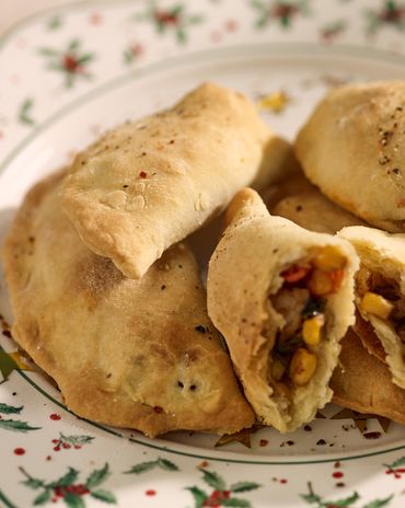 Эмпанадас с курицей и ароматной кукурузой фото к рецепту