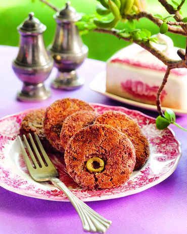 Фасолевые лепешки с луком-пореем и зелеными оливками по-французски фото к рецепту