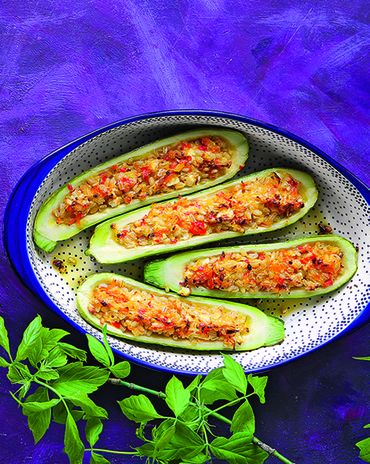 Фаршированные кабачки с&nbsp;перловкой, овощами и фетой фото к рецепту