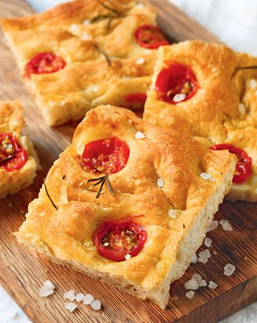 Фокачча с оливковым маслом, помидорами черри фото к рецепту