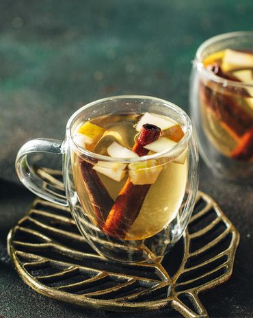 Чай с&nbsp;яблоком и&nbsp;корицей фото к рецепту