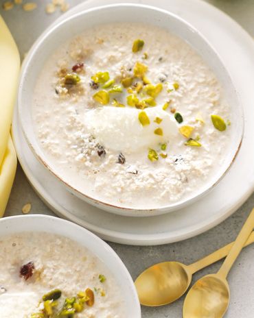 Хлопья с яблоками, орехами, миндальным молоком и медом фото к рецепту
