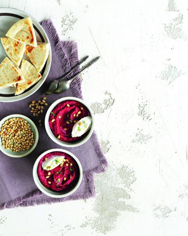 «Хумус» из рикотты со свеклой и&nbsp;орехами фото к рецепту