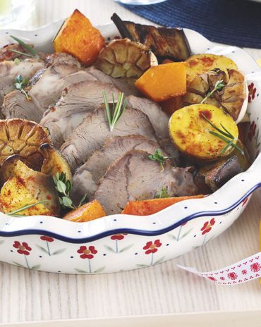 Баранья лопатка с травами и чесноком + ассорти из овощей фото к рецепту