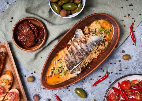 Дорада с&nbsp;кускусом, вялеными помидорами и&nbsp;цитрусовым соусом фото к рецепту