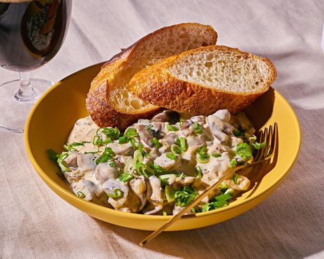 Куриные сердечки с грибами, тушённые в пиве и сметане фото к рецепту
