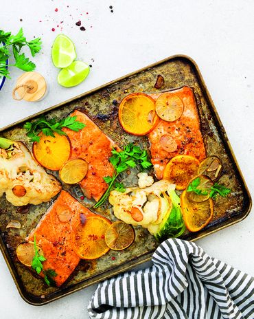 Кета, запеченная с апельсинами и цветной капустой фото к рецепту
