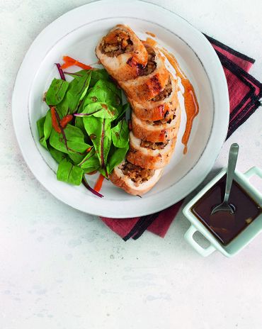 Куриная грудка, фаршированная орехами и сухофруктами фото к рецепту