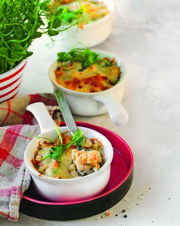 Кокот с крабовыми палочками и&nbsp;белыми грибами фото к рецепту