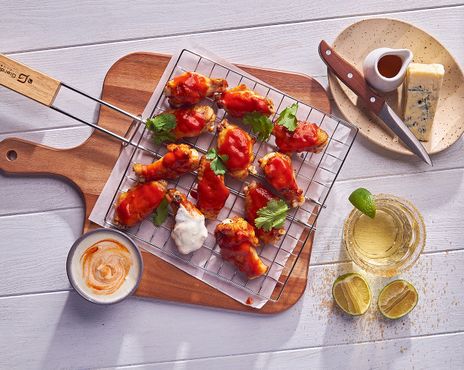 Крылышки «Баффало» с соусом «Блю чиз» фото к рецепту