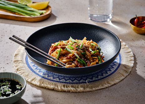 Китайская лапша с курицей и овощами фото к рецепту