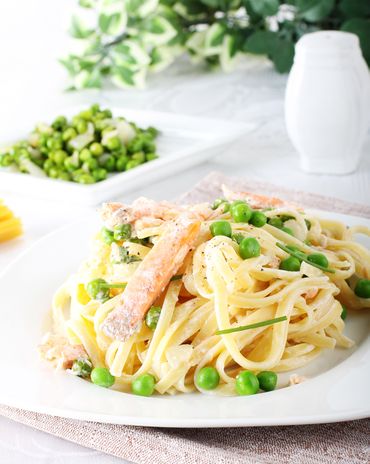 Лингвини с кальмарами, зеленым горошком и белым вином фото к рецепту