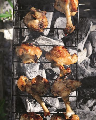 Лоллипопы из куриных крылышек с горчично-медовым дипом фото к рецепту