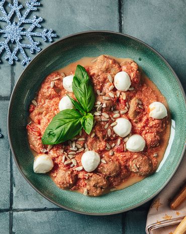 Ньокки с жареными семечками и томатным соусом фото к рецепту