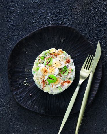 Оливье с кроликом, языком, свежими огурцами и&nbsp;перепелиными яйцами фото к рецепту