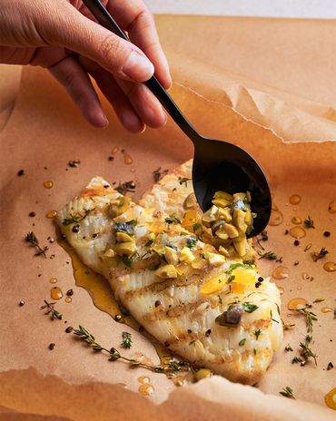 Палтус на&nbsp;гриле под пикантным соусом фото к рецепту