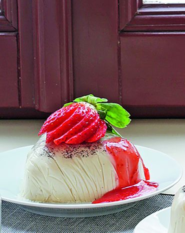 Панакота с клубничным соусом фото к рецепту