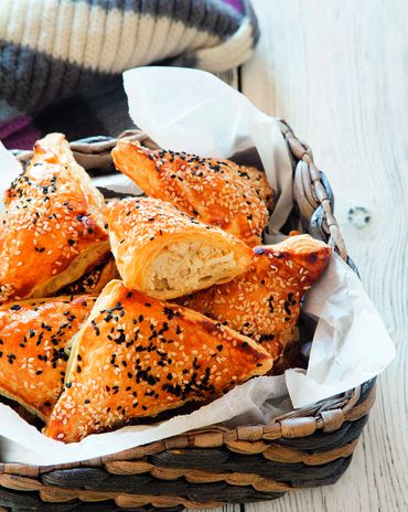 Пирожки с&nbsp;куриным паштетом фото к рецепту