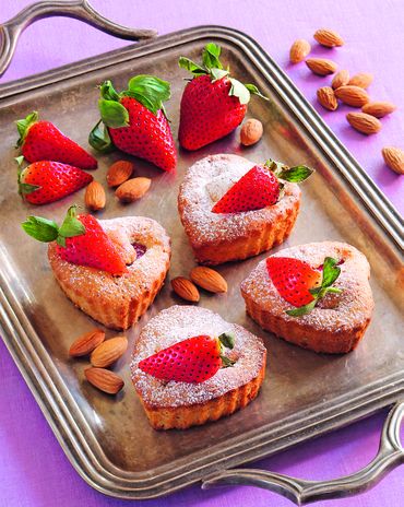 Птифуры с&nbsp;клубникой фото к рецепту