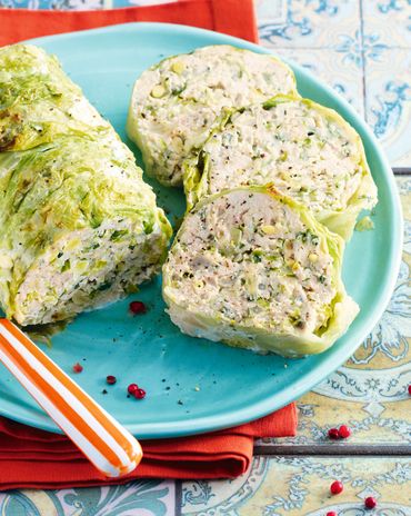 Рулеты из молодой капусты с курицей и кедровыми орехами фото к рецепту
