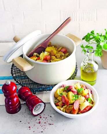 Рагу из капусты с&nbsp;картофелем и&nbsp;сосисками фото к рецепту