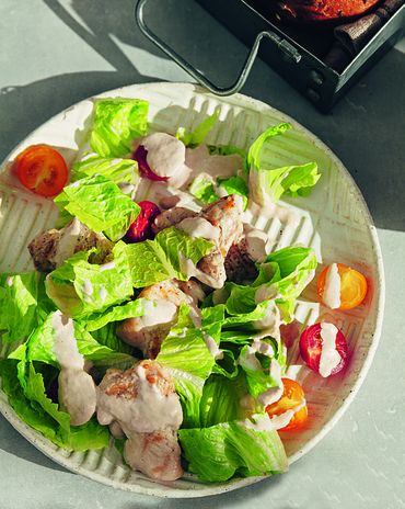 Салат романо с грудкой индейки на гриле и с заправкой из консервированного тунца фото к рецепту