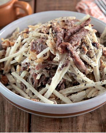 Салат из запеченного мяса с редькой, грецкими орехами и майонезом фото к рецепту