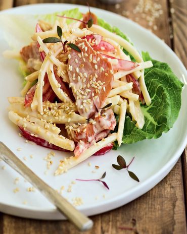 Салат из корня сельдерея с копченой курицей фото к рецепту