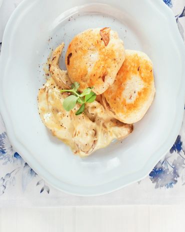 Сочные котлеты из индейки и грибным соусом фото к рецепту