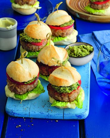 Слайдеры из кролика с&nbsp;тапенадом и&nbsp;кукурузным майонезом фото к рецепту