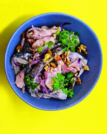 Салат из&nbsp;жареных баклажанов с копченой курицей фото к рецепту