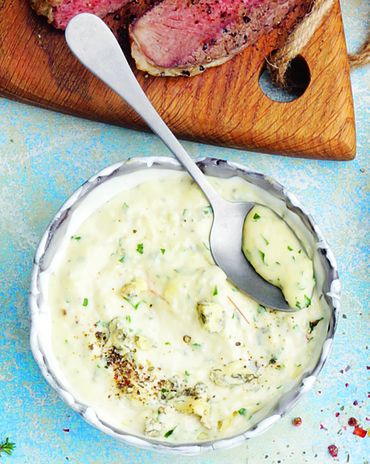 Сливочный соус с&nbsp;голубым сыром и&nbsp;черным перцем фото к рецепту