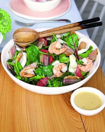 Салат с&nbsp;морепродуктами и&nbsp;цитрусовыми фото к рецепту