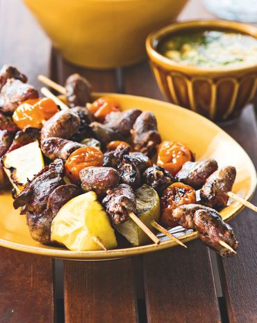Шашлычки из куриной печенки и сердечек фото к рецепту