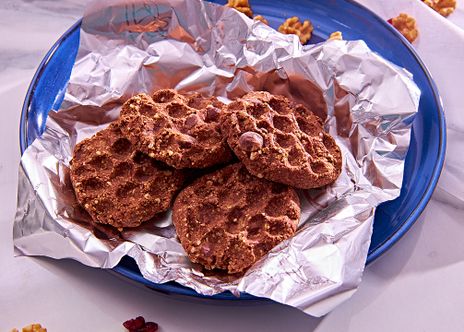 Шоколадное печенье с&nbsp;орехами фото к рецепту
