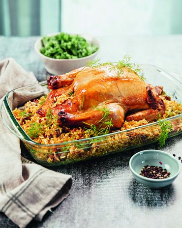 Запеченная в рукаве индейка, фаршированная куриными сердечками и рисом фото к рецепту