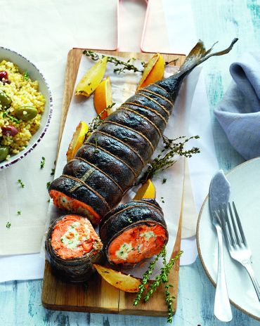 Запеченный кижуч с сыром и пряными травами фото к рецепту