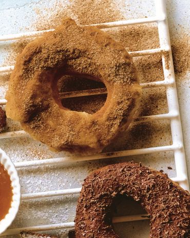 Запеченные яблочно-коричные пончики фото к рецепту