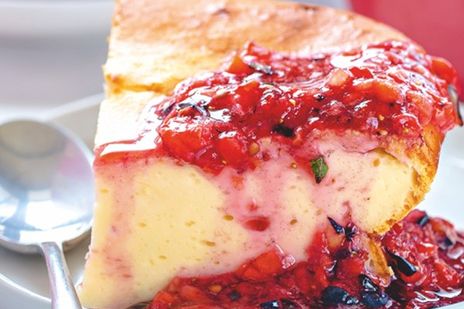 Запеканка со сгущенным молоком и ягодами фото к рецепту