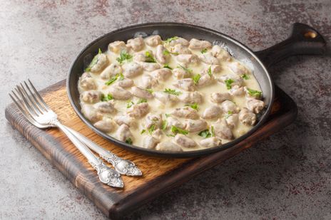 Куриные сердечки в сметане на сковороде фото к рецепту