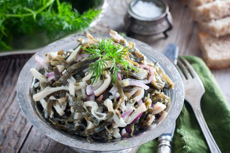 Салат с морской капустой и яйцом фото к рецепту