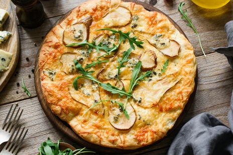 Пицца с грушей и горгонзолой фото к рецепту