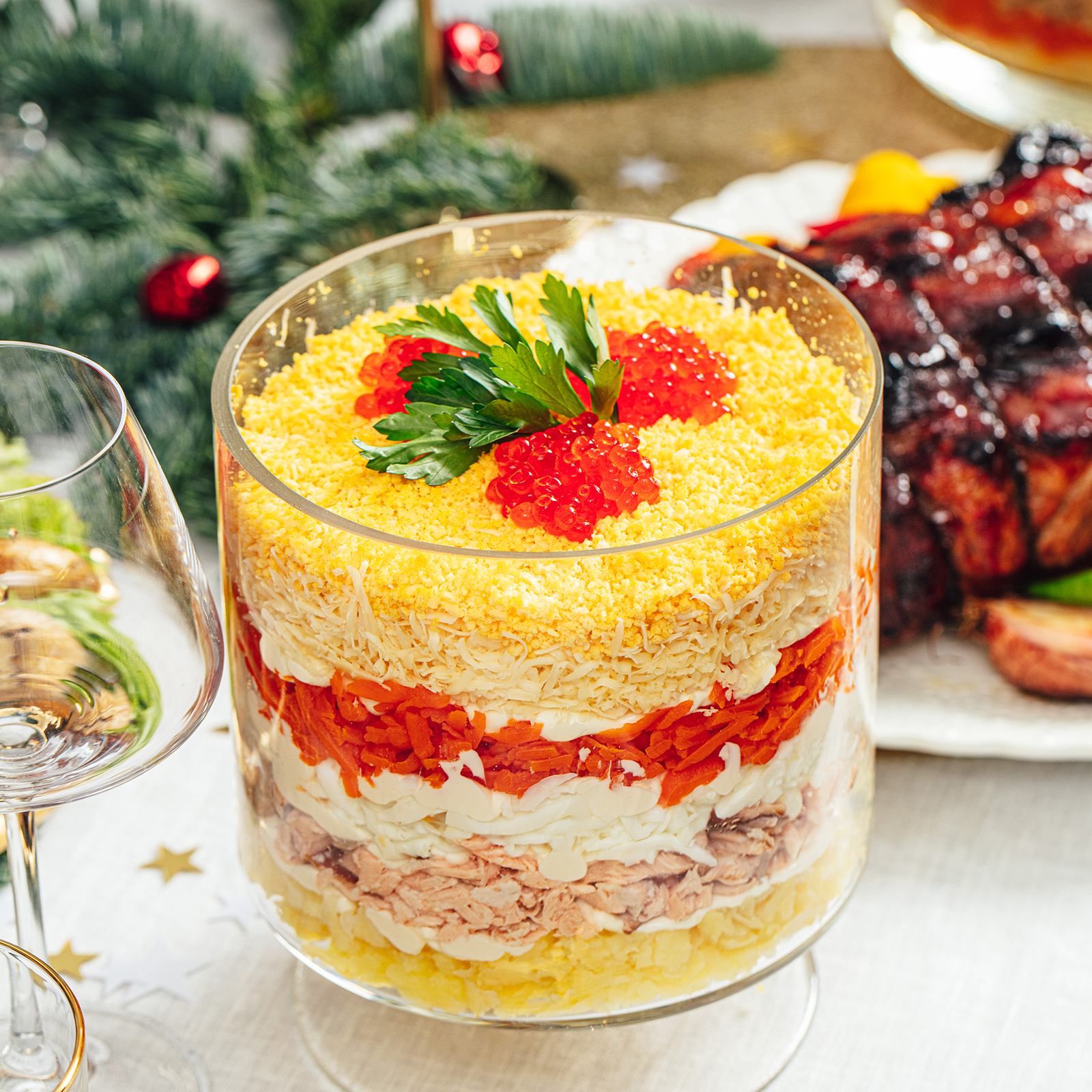 Изображение товара Салат Мимоза премиум с копченым лососем  весовой, готовый к употреблению