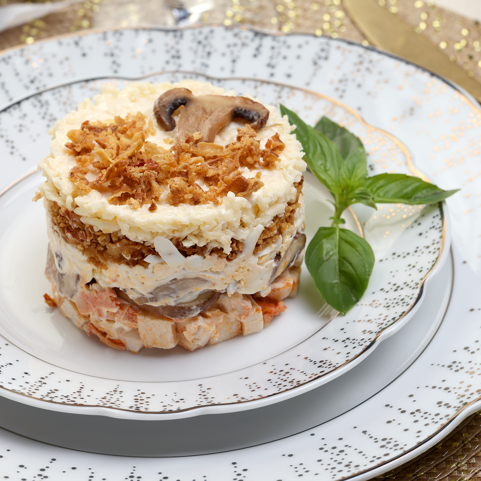 Изображение товара Салат слоеный с курицей и шампиньонами  купите в ЛЕНТА FRESH