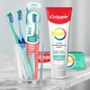 Зубная щетка COLGATE 360 Суперчистота всей полости рта, антибактериальная, средней жесткости, 1+1, 2шт - фото undefined