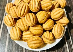 Орешки с вареной сгущенкой