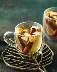Чай с&nbsp;яблоком и&nbsp;корицей